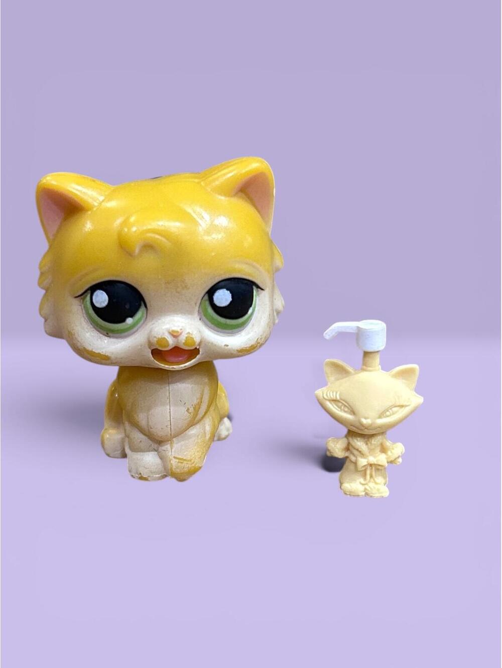 Littlest Pet Shop LPS Magic Motion Cat with Accessory Minor Scuffs